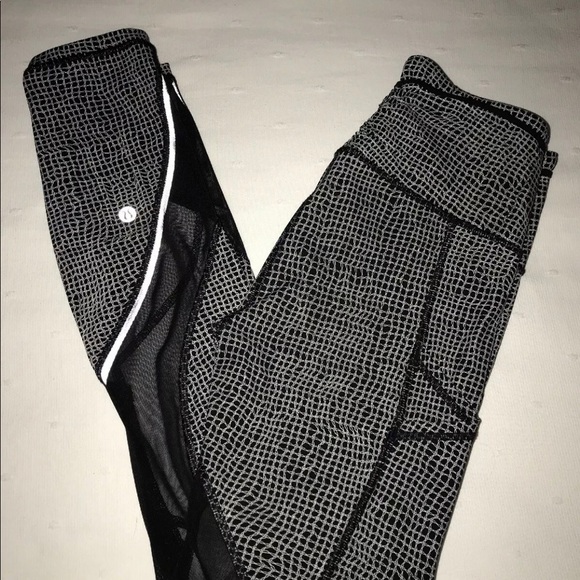 Lululemon leggings size 4 - Picture 3 of 6